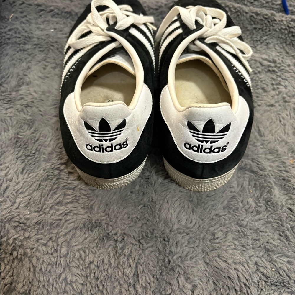 Men’s preowned Adidas gazelle, casual soccer sneaker size 10.5 - Picture 2 of 6